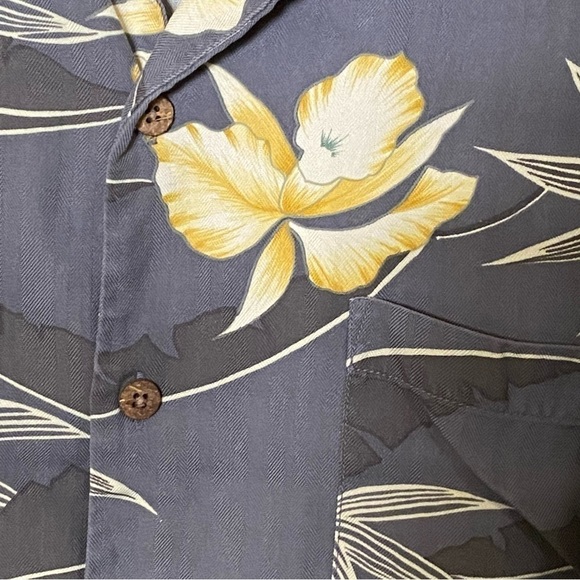 Tommy Bahama Mens Size L Vintage 100% Silk Hawaiian Button Down Shirt Gray - Picture 3 of 5